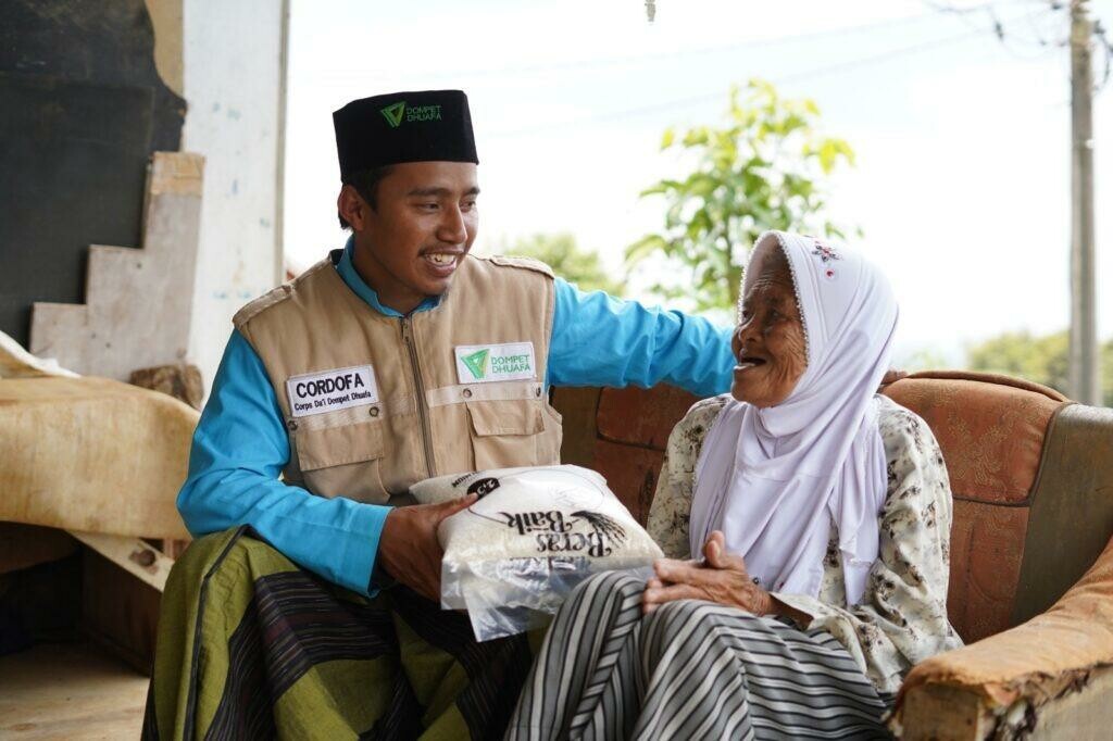 “Kedermawanan masyarakat menunjukkan tren positif,” kata Direktur Mobilisasi Sumberdaya Dompet Dhuafa, Etika Setiawanti dalam keterangannya pada akhir pekan lalu.
